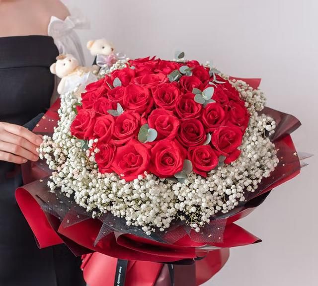 送花送33朵白玫瑰代表什么,33朵玫瑰花的含义及送花方法图4
