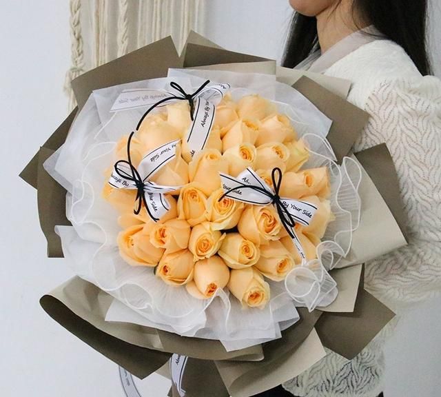 送花送33朵白玫瑰代表什么,33朵玫瑰花的含义及送花方法图5