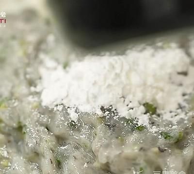 手工制作虾丸q弹秘诀,做q弹虾丸的家常做法图5