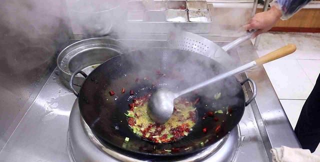 厨师长教你炝炒绿豆芽的家常做法图3
