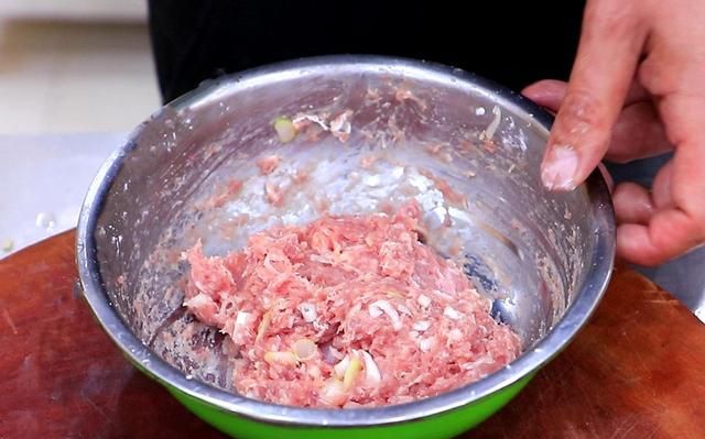 茄子这样做酥脆多汁,茄子怎么做才能软烂入味很下饭图3