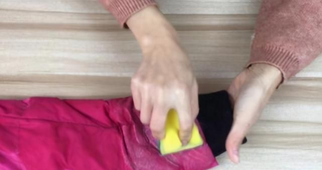 羽绒服发黄的洗不掉了咋办图2