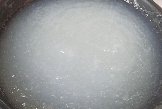 做凉粉放点明矾怎么样,自制凉粉的明矾用量图7
