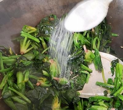 网红美食我来做 菠菜炒鸡蛋怎么做图7