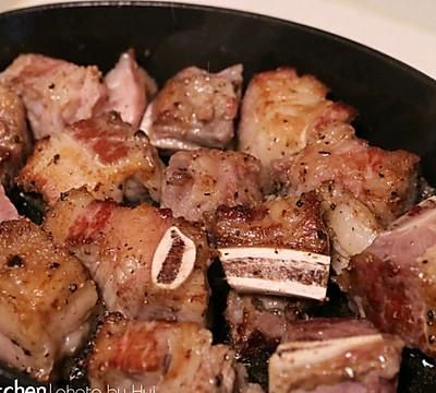 这道肉食爱好|蒜香黑椒牛肋排,家人天天求我做