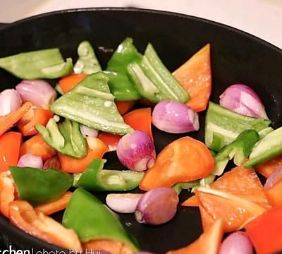 这道肉食爱好|蒜香黑椒牛肋排,家人天天求我做