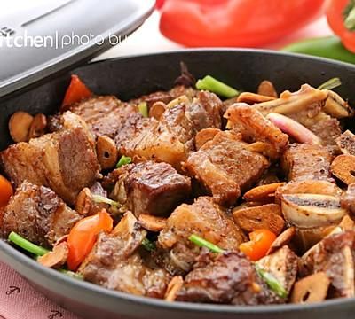 这道肉食爱好|蒜香黑椒牛肋排,家人天天求我做