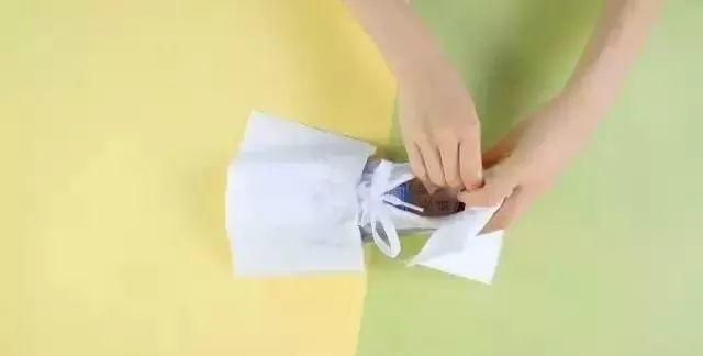 鞋子沾点鸡蛋黄,一抹污渍全消失,比新买的还干净!