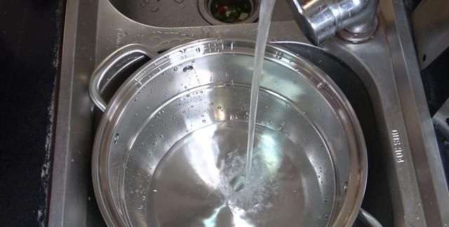 新买的不锈钢锅怎么开锅和保养?方法和诀窍告诉你,简单又实用