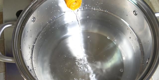 新买的不锈钢锅怎么开锅和保养?方法和诀窍告诉你,简单又实用