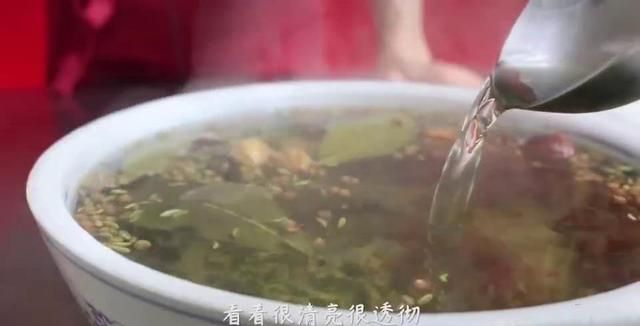 凉皮调料水怎么熬制才美味?凉皮料水详细配方来了,快来收藏吧
