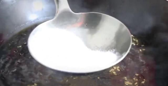 凉皮调料水怎么熬制才美味?凉皮料水详细配方来了,快来收藏吧