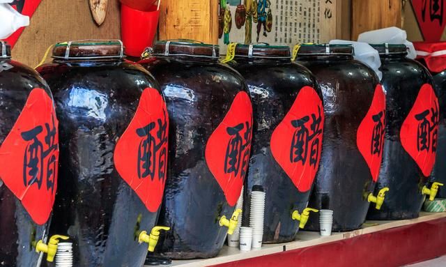 水壶里有水垢?老保姆教我3个妙招,水垢一层层往下掉!洁净如新