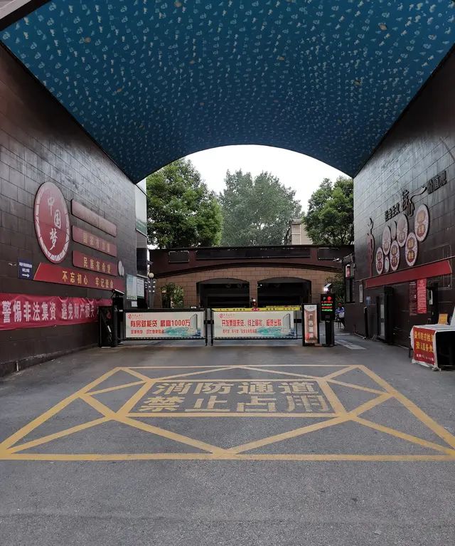 你们常说的消防车道是啥样,如何设置标识?