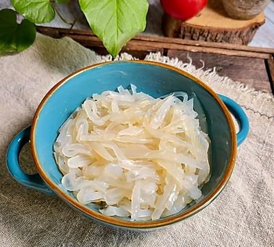 5分钟就能做好的萝卜丝拌海蜇皮,简单又好吃