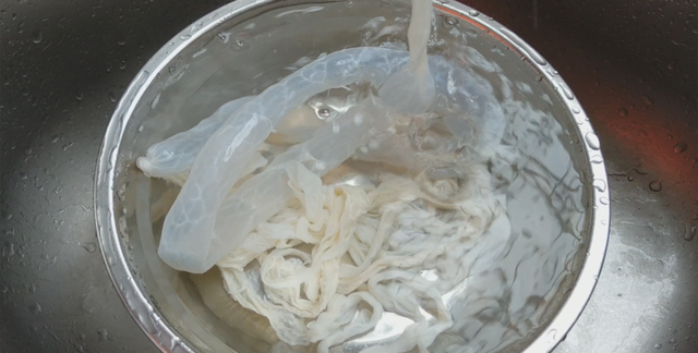 想吃腊肠不用买,教你自己在家做,料足味香又好吃,做法还简单