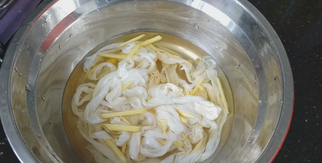 想吃腊肠不用买,教你自己在家做,料足味香又好吃,做法还简单