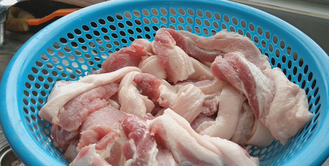想吃腊肠不用买,教你自己在家做,料足味香又好吃,做法还简单