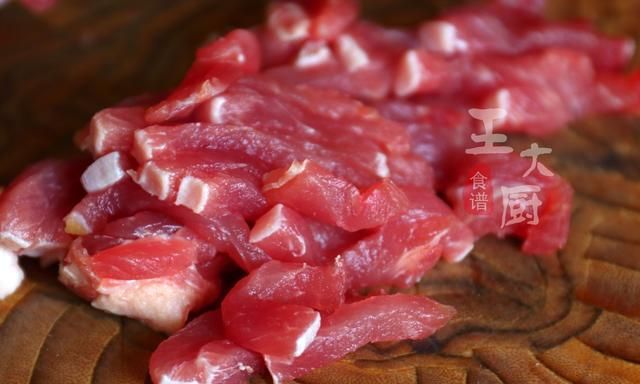 金针菇炒肉丝,3分钟就能学会美味家常菜,味道鲜美好吃不腻