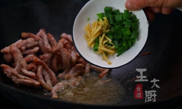金针菇炒肉丝,3分钟就能学会美味家常菜,味道鲜美好吃不腻