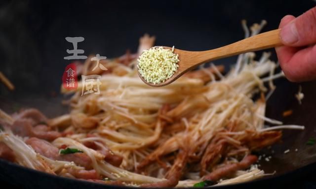 金针菇炒肉丝,3分钟就能学会美味家常菜,味道鲜美好吃不腻