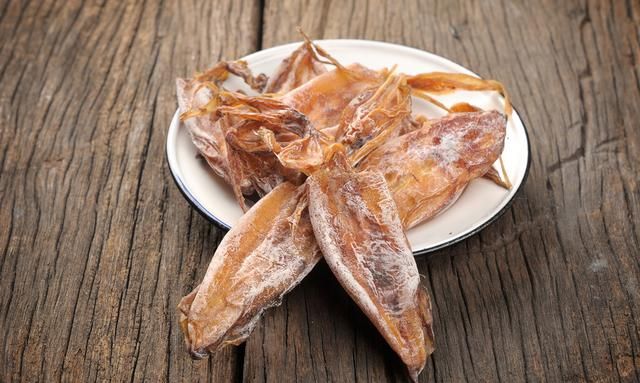买干鱿鱼,选“大的”还是“小的”?口感差别大,学会别挑错了