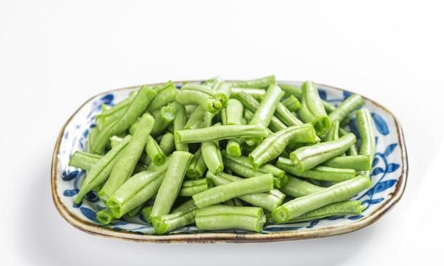 这5种蔬菜建议焯水后再吃,为了家人健康,别再图省事了