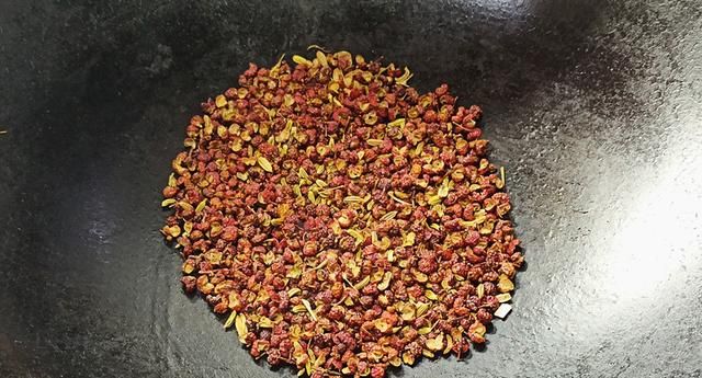 椒盐粉不用去买,自己在家也能做,简单易学,两步搞定,干净卫生