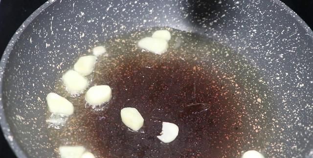 1个土豆,1个西红柿,教你简单一炒,比吃肉还过瘾,一大盘真香