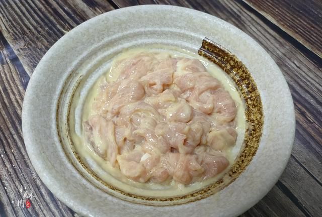 小苏打和食用碱有啥不一样?很多人不懂怎么用,看完后别再用错了