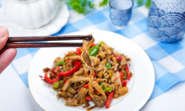 炒鸡胗,直接下油锅可不行,多做一个步骤,脆爽鲜香,还没腥味