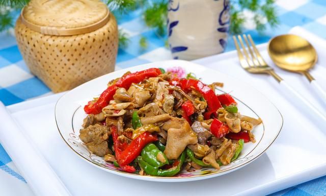 炒鸡胗,直接下油锅可不行,多做一个步骤,脆爽鲜香,还没腥味
