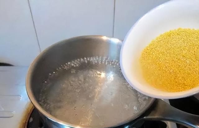 喝了30年小米粥,才知道正确的煮法,难怪一直熬不出米油