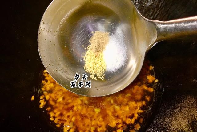 它含钙是白菜的3倍,瘦身者常吃,我一次买2斤这样炒,脆嫩不发黑