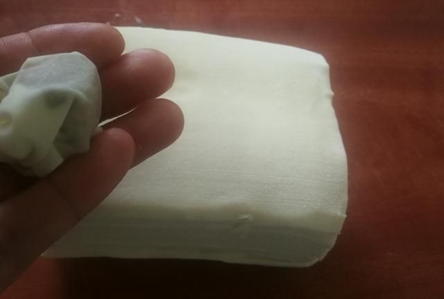 馄饨皮上有黑点,还能用吗?食品安全不容忽视,但也不能谈虎色变