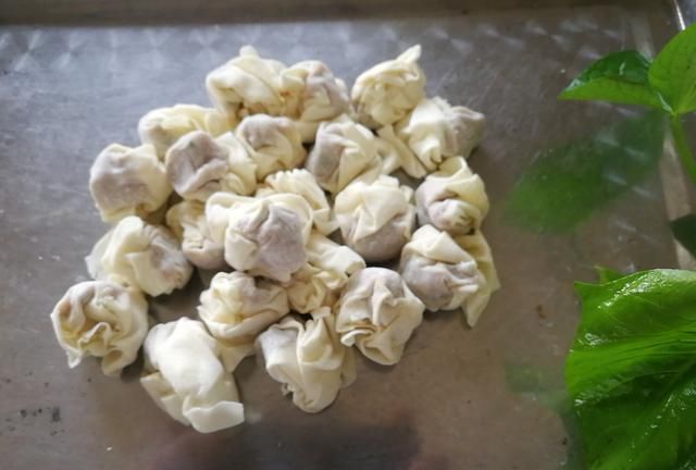 馄饨皮上有黑点,还能用吗?食品安全不容忽视,但也不能谈虎色变