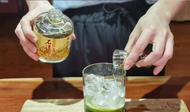 广东玉冰烧:肥猪肉酿的酒,当地人当成宝,为何外省人却嫌弃至极