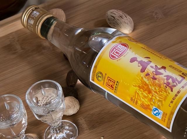 广东玉冰烧:肥猪肉酿的酒,当地人当成宝,为何外省人却嫌弃至极