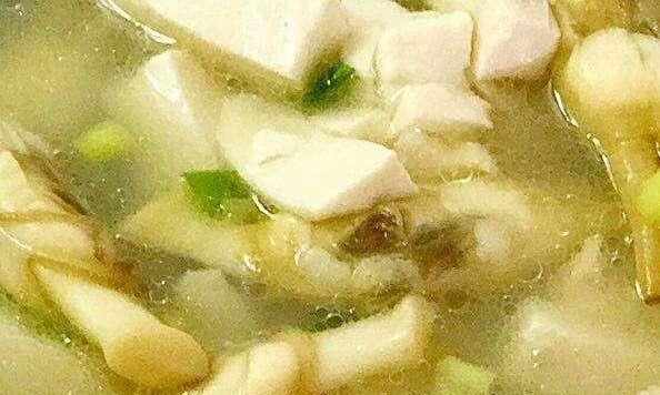 这碗汤不能错过,蛏子炖一下,清热解毒、汤汁浓郁、味道鲜美