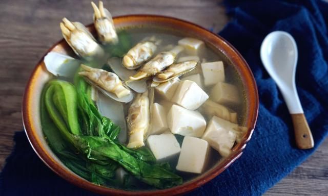 这碗汤不能错过,蛏子炖一下,清热解毒、汤汁浓郁、味道鲜美