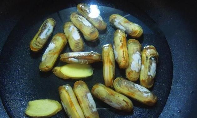 这碗汤不能错过,蛏子炖一下,清热解毒、汤汁浓郁、味道鲜美