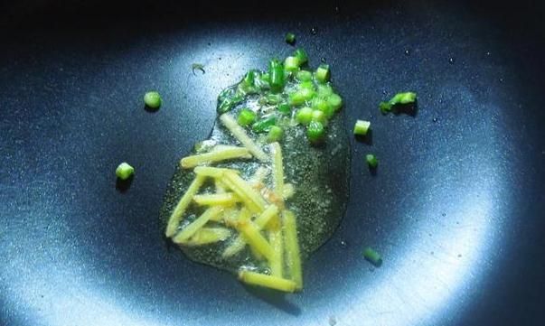 这碗汤不能错过,蛏子炖一下,清热解毒、汤汁浓郁、味道鲜美
