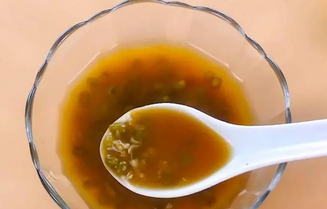 煮绿豆汤变红,原因有2点!教你1招,10分钟开花,软糯起沙不变色