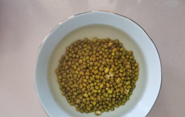 煮绿豆汤变红,原因有2点!教你1招,10分钟开花,软糯起沙不变色