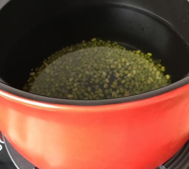 煮绿豆汤变红,原因有2点!教你1招,10分钟开花,软糯起沙不变色
