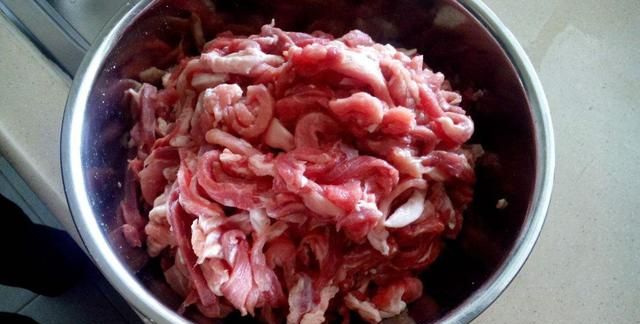 鱼香脆滑肉,色泽金红,吃起来脆嫩鲜滑,闻起来香味扑鼻