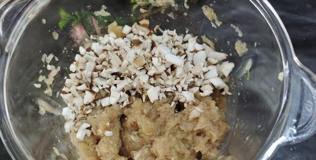 西红柿鸡肉丸子汤:吃它完胜牛羊肉!实惠又滋补,鲜嫩营养味道好
