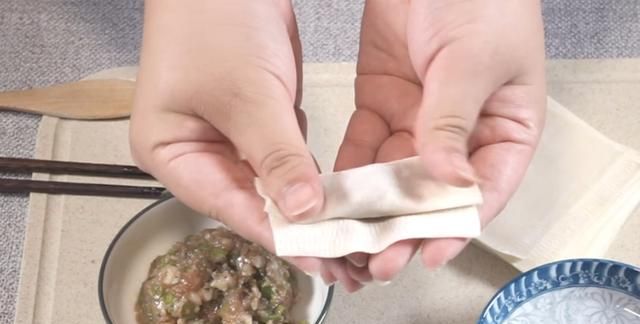 轻松几步学会馄饨包法,再也不用出去吃早点想吃自己做,味美热乎
