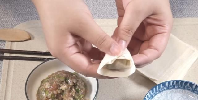 轻松几步学会馄饨包法,再也不用出去吃早点想吃自己做,味美热乎