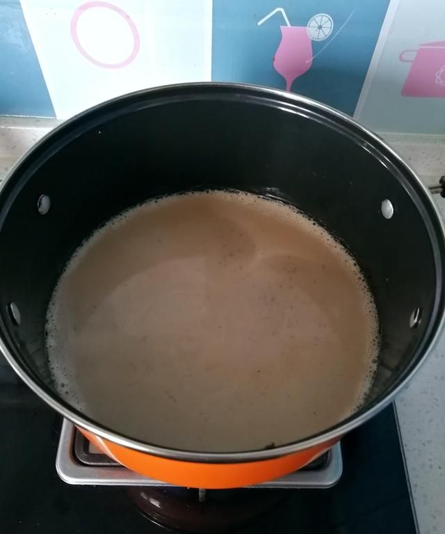 宅家简单三步自制奶茶,奶香味浓郁,味道纯正香甜,比买的还好喝